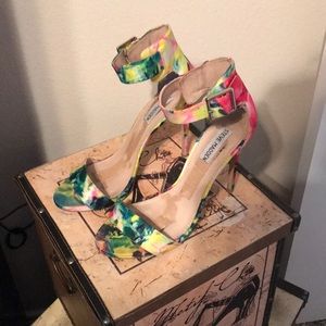 Steve Madden Floral open toe sandals